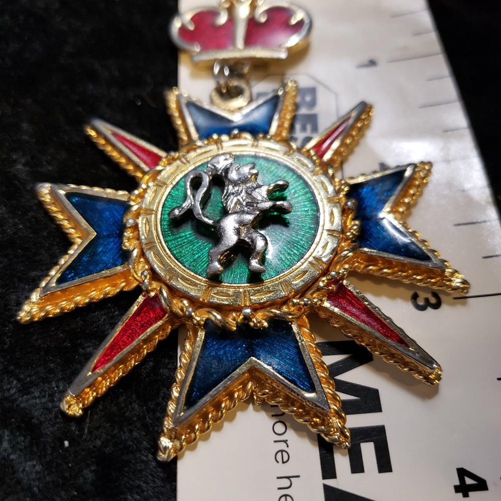 Vintage Carpri crest maltese croos necklace